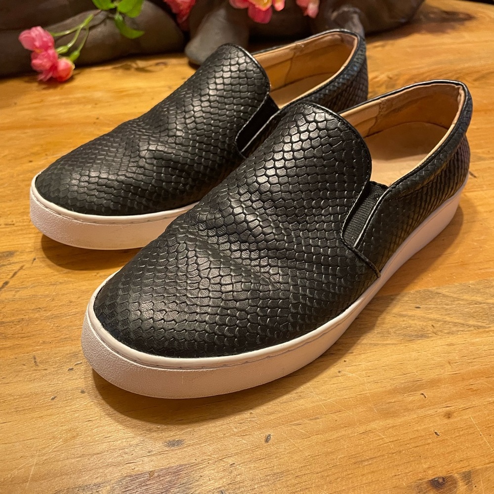 Vionic black splendid midi slip on snake skin pattern sneakers flats